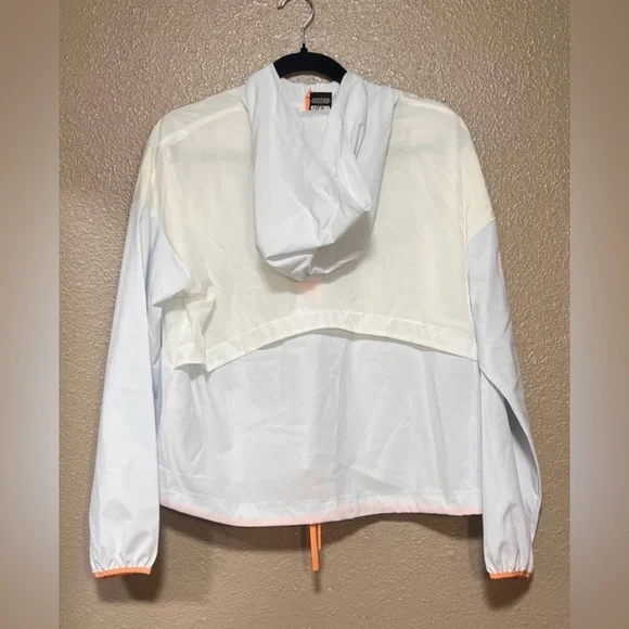 NEW Under Armour Women's UA Woven Graphic Rain Activewear Jacket Hood Running - Picture 8 of 9